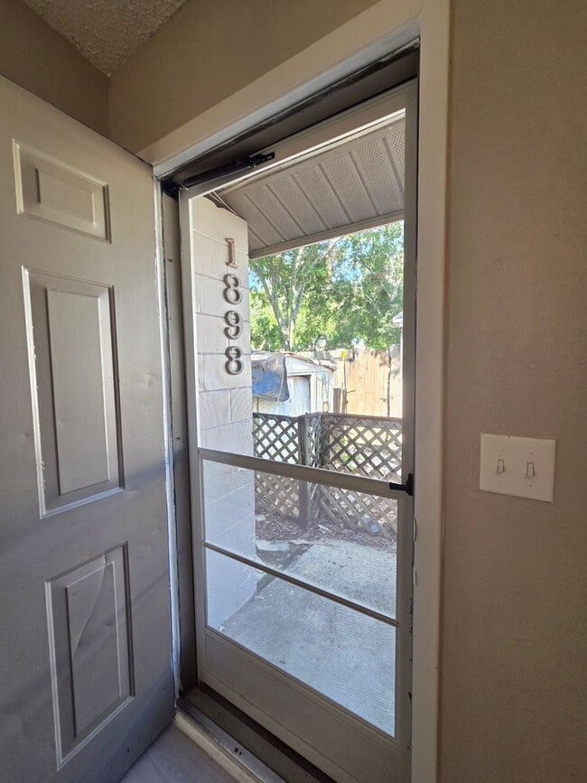 Building Photo - Beautiful 2 Bedroom, 2 Bathroom Apartment ...