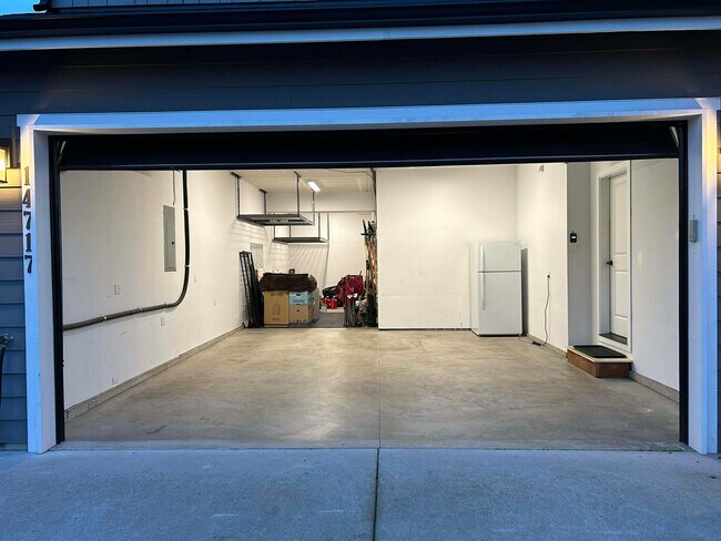 Building Photo - 14717 73rd St E