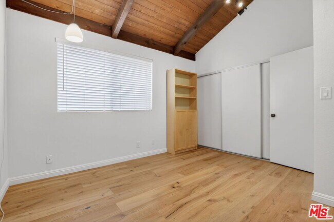 Building Photo - 8611 Burton Wy