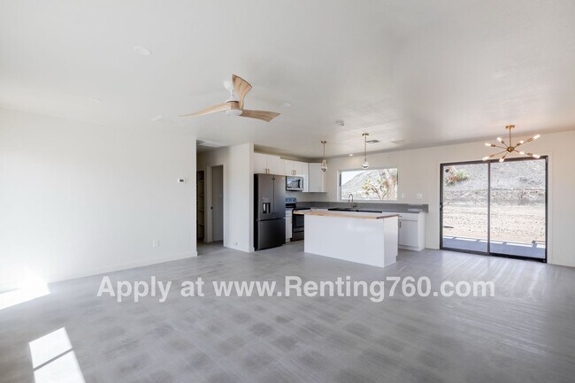 Building Photo - Modern Comfort in Scenic Landers