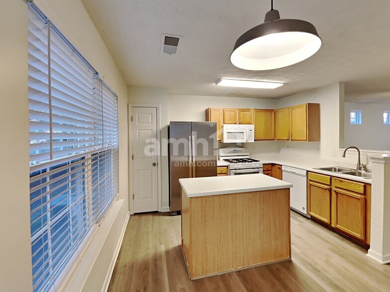 Building Photo - 135 Oak Grove Pl