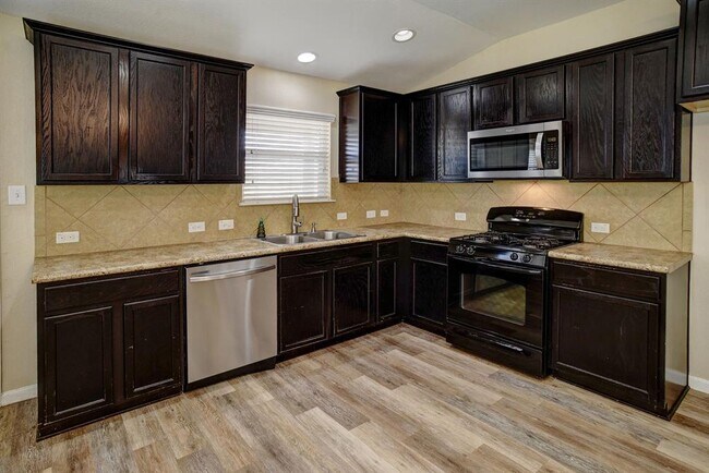 Building Photo - 319 Wildcat Dr