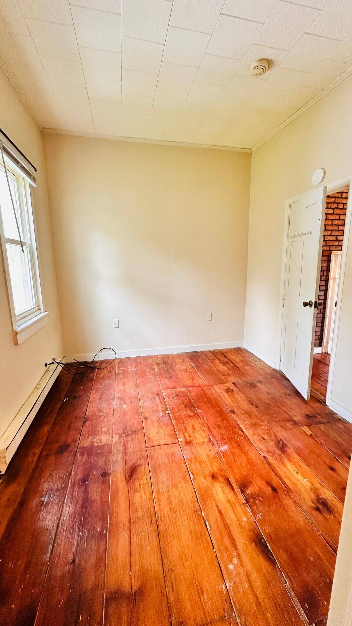 Building Photo - 107 S River St