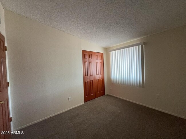 Building Photo - 3733 Sparrow Dr