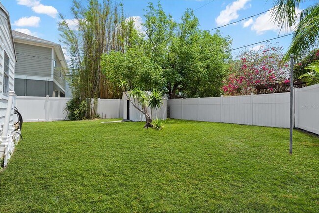 Building Photo - 3606 W Royal Palm Cir