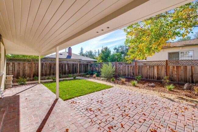 Building Photo - Wow! What a Great Home! Available Soon!