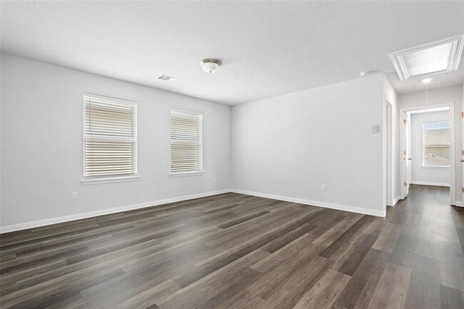 Building Photo - Big Sky Ranch 3-Bedroom/2.5 Bath - Drippin...
