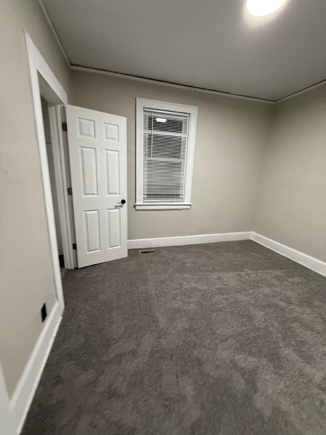 Building Photo - Bright & Cozy 3-Bed Duplex for Rent in Detroit