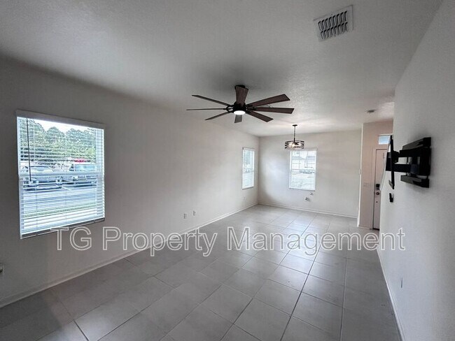 Building Photo - 379 Annies Pl