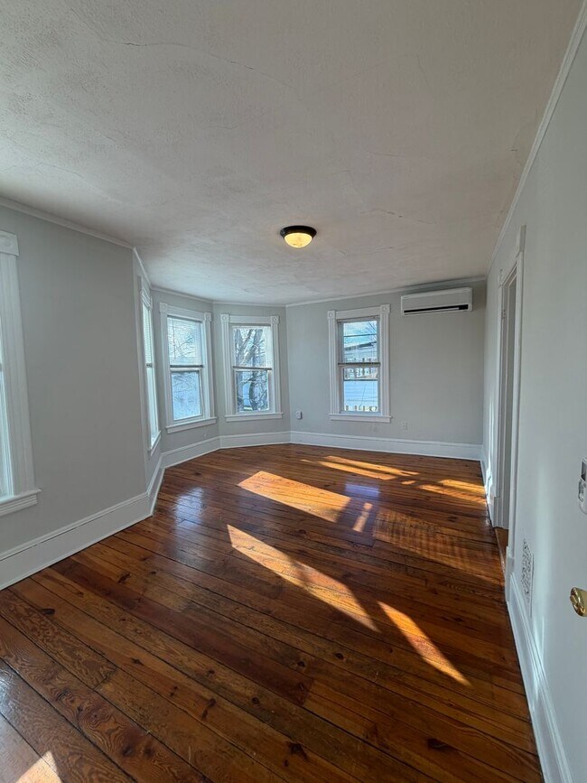 Building Photo - 27-29 Dalton Ave