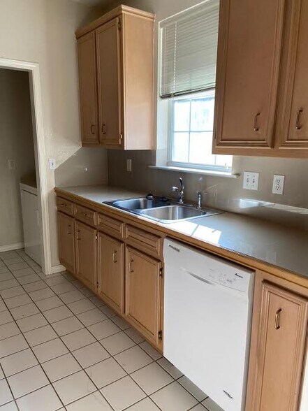 Building Photo - 709 Nightingale Ave
