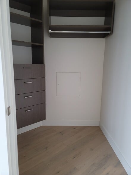 Building Photo - 2510 6th Ave