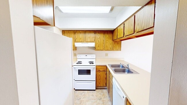 Building Photo - 5929 Shadow Lake Cir