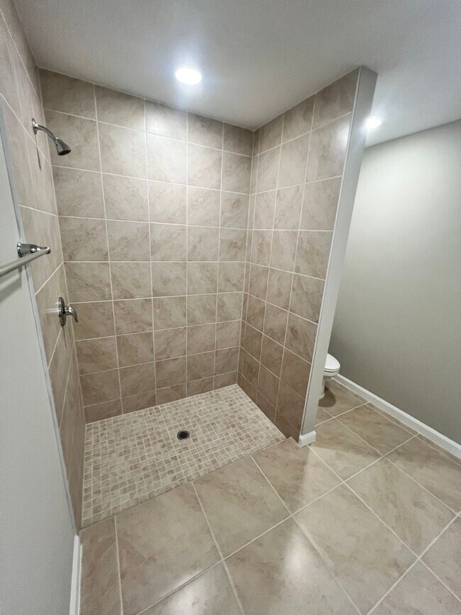 Building Photo - NEW 4 BEDROOM 3 BATH HOME! AMAZING LOCATION!