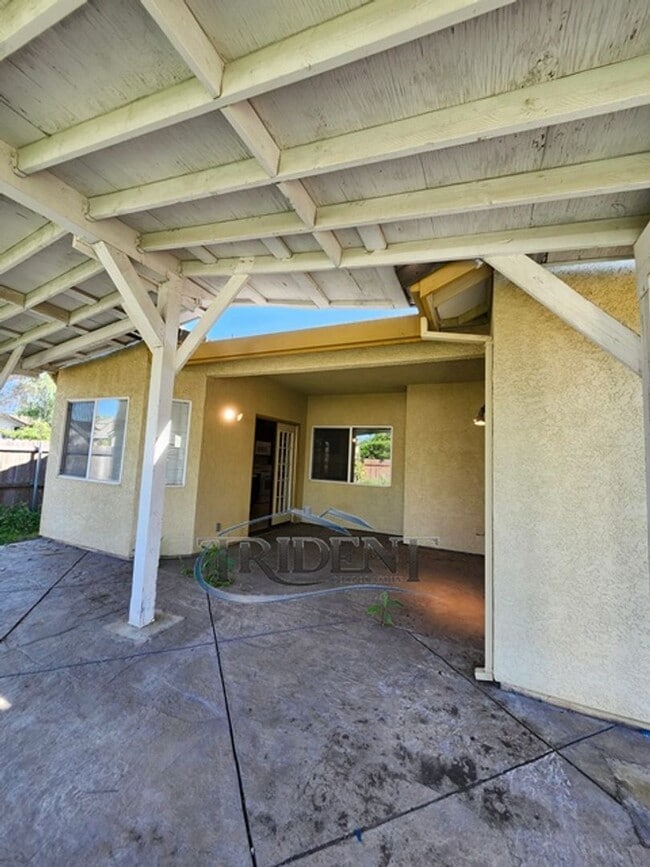 Building Photo - 3 bedroom, 2 bath house