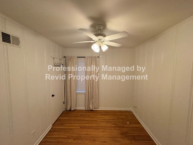 Building Photo - Updated 3 bedroom 2 bathroom home in East Memphis!