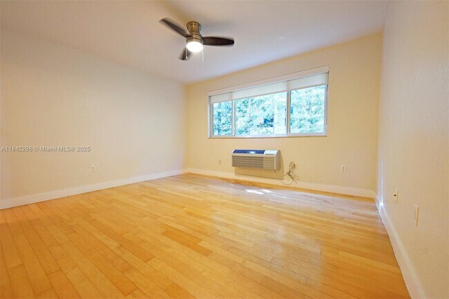 Building Photo - 7171 Bay Dr