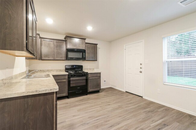 Building Photo - 2417 Flathead Dr