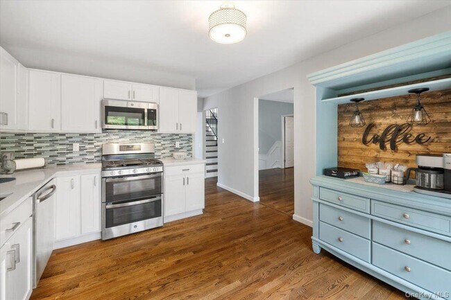 Building Photo - 107 Tennyson Dr