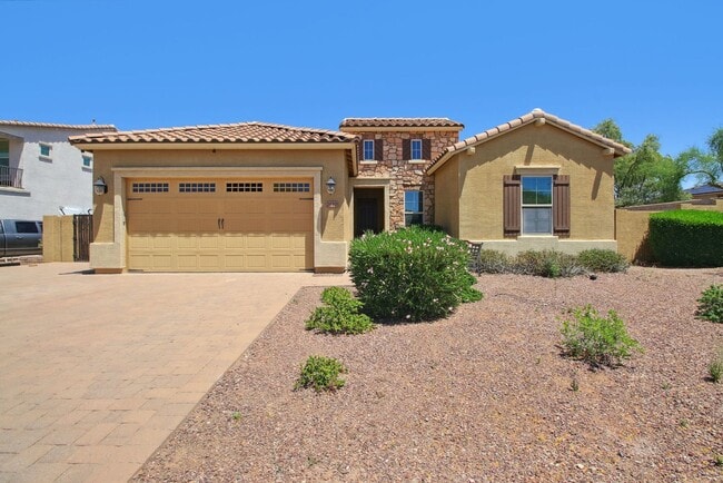 Primary Photo - 4 Bedroom + Den Single Family in Peoria