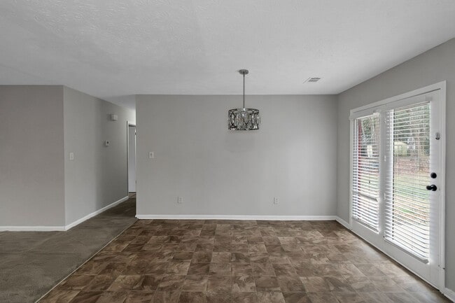 Building Photo - 321 Summerwood Ln