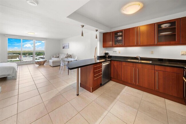 Building Photo - 2301 Collins Ave