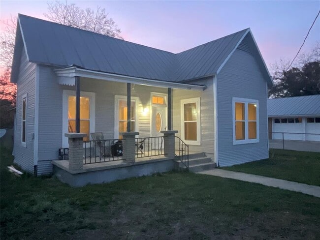 Building Photo - 104 S Broad St