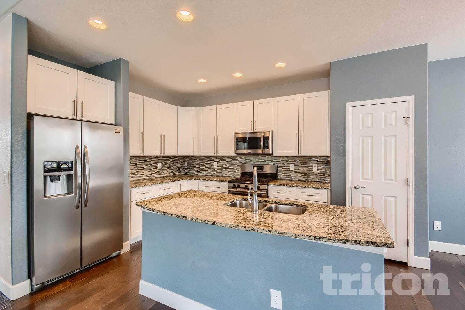 Building Photo - 9805 W Hinsdale Pl