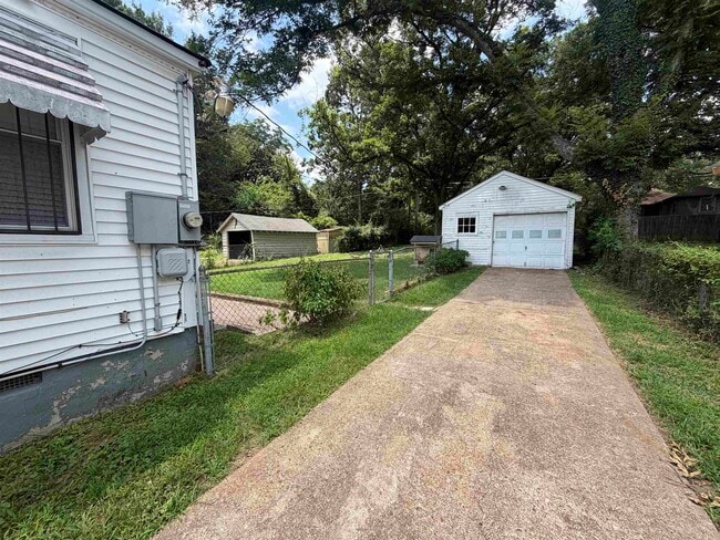 Building Photo - 3588 Marion Ave