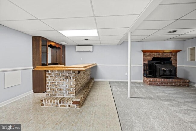 Building Photo - 2402 Raintree Ave