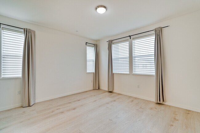 Building Photo - 2284 Solace Loop