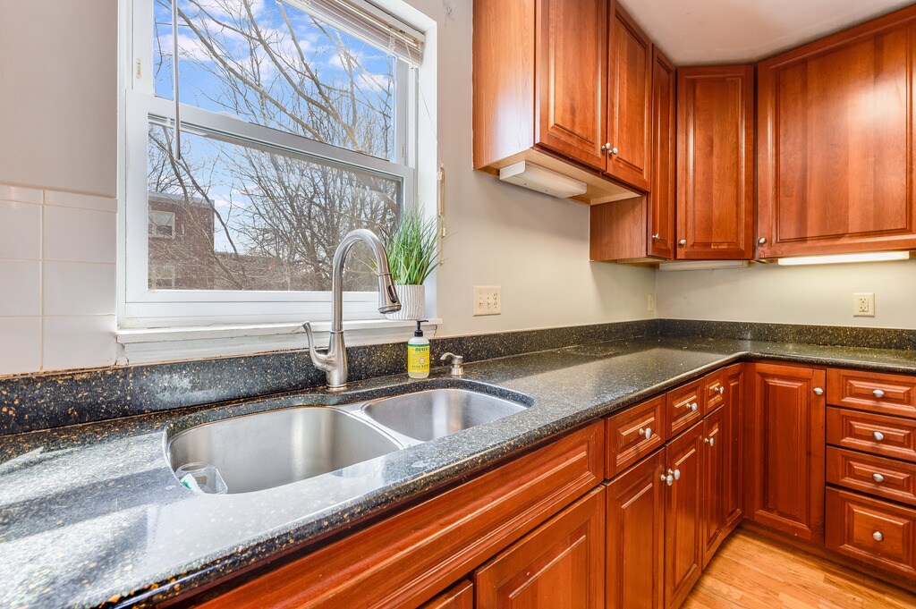 Building Photo - 316 Rindge Ave