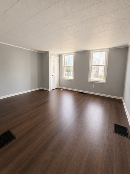 Building Photo - 460 5th Ave