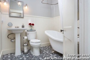 Building Photo - 626 E Woodlawn Ave