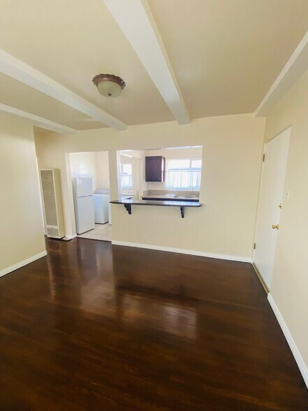 Building Photo - 921 S Curson Ave