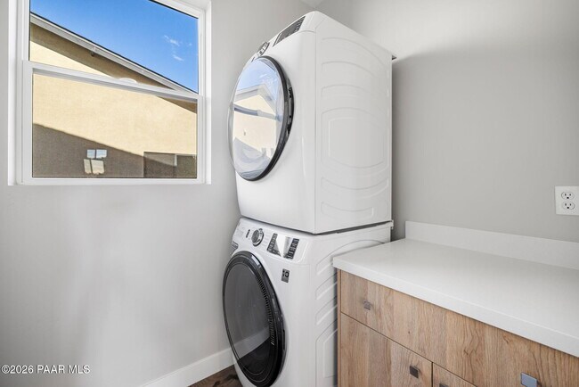 Building Photo - 1340 Rockwood Dr