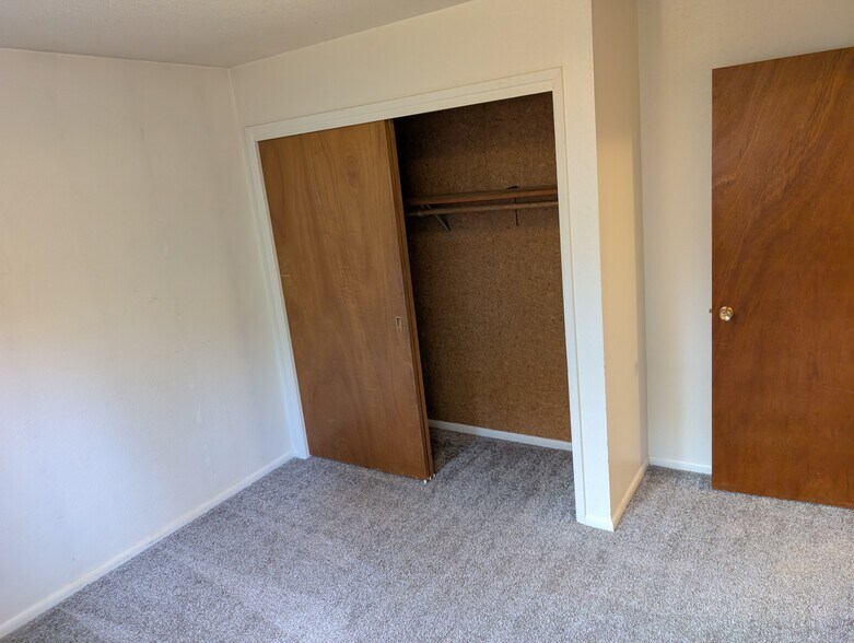 Building Photo - 2575 Yew Street Rd