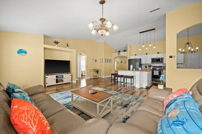 Building Photo - 3 Ryecroft Ln