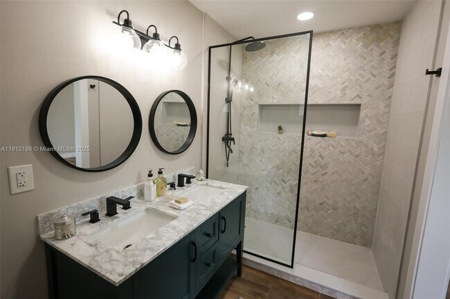 Building Photo - 19450 SW 125th Ave