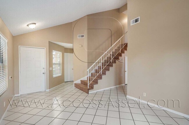 Building Photo - Charming and Bright Three-Bedroom Haven on Comotilo