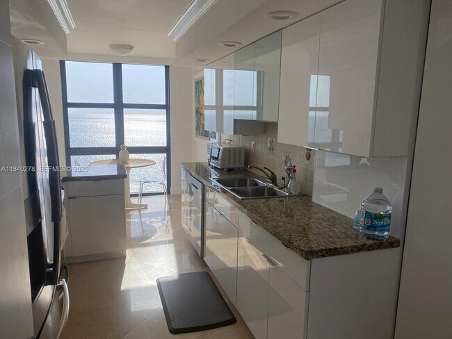 Building Photo - 1111 Crandon Blvd