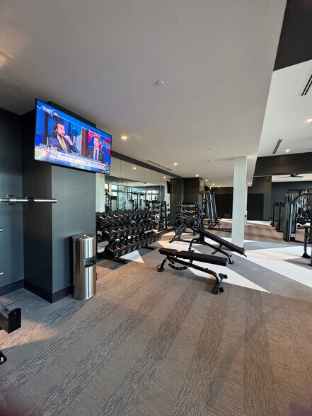 Building Photo - 1640 NE 125th St