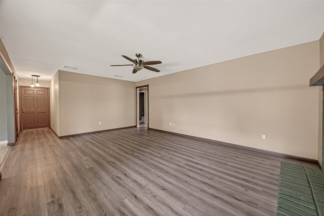 Building Photo - 24006 Lone Elm Dr