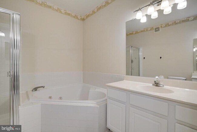 Building Photo - 6490 Tayack Pl