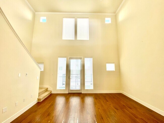 Building Photo - ALMOST NEW, SUPER CLEAN 2 BED, 2.5 BATHS, WOOD FLOORS, STAINLESS STEEL APPLIANCES, CLUBHOUSE WITH...