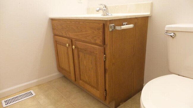 Building Photo - 651 Carol Ann Dr