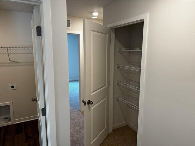 Building Photo - Spring Hill House