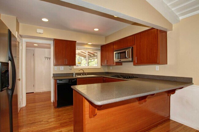 Building Photo - Adorable College Green 3 BDRM 2 BATH avail...