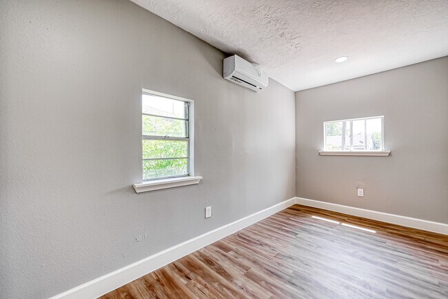 Building Photo - 6715 Victoria St