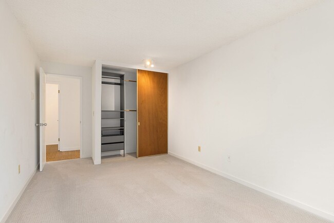 Building Photo - Updated Magnolia 1 Bedroom Condo Water/Sew...